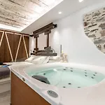 Mariet Naxos Elegant Lägenhetshotell Naxos City