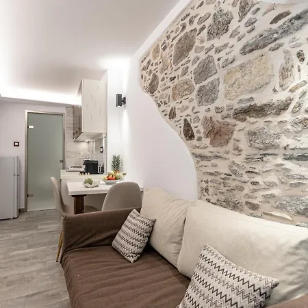 Mariet Naxos Elegant