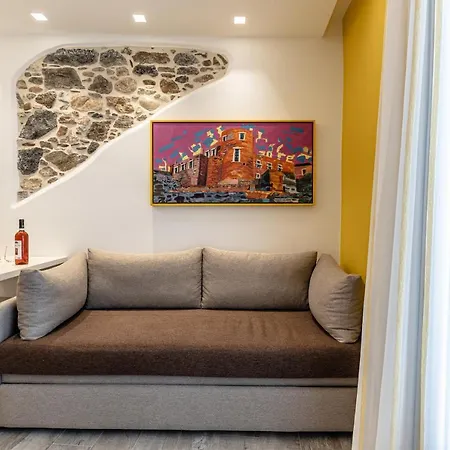 Mariet Naxos &