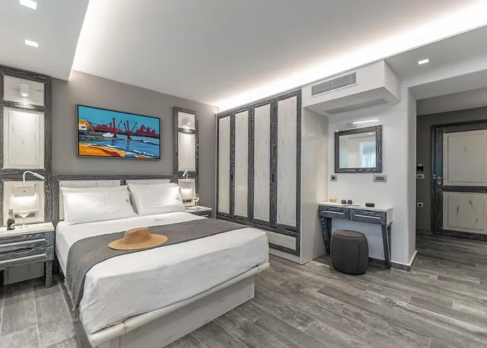 Mariet Naxos Elegant מלון דירות 4*